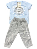 BB1870 CONJUNTO BEBE CAMISETA AZUL CIELO /JOGGER BURDA LIVIANA GRIS