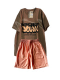 C1978 CONJUNTO CAMISETA OVER SIZE TABACO Y BERMUDA NARANJA PASTEL